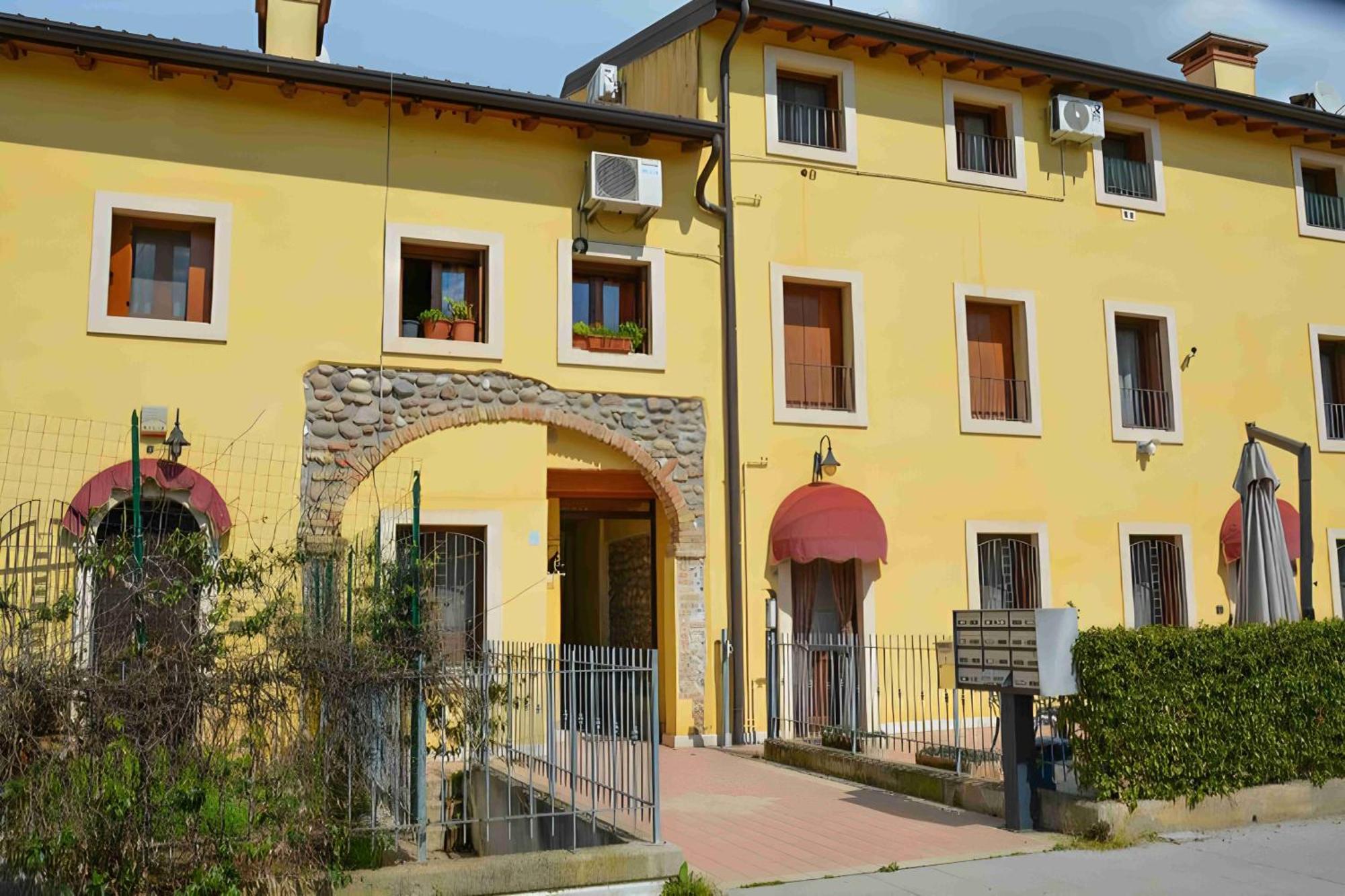 Casa Vacanze Raggio Di Sole Apartment Valeggio sul Mincio Exterior photo